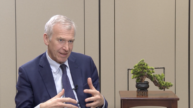 「自由貿易は酸素」元ベルギー首相が語る保護主義への懸念 video poster