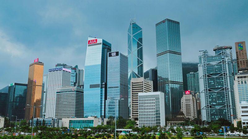 香港で米総領事の外交が波紋　「一国二制度」と非干渉原則はどこまで守られるか