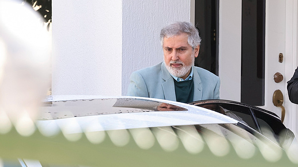 イランが豪州の外交プレゼンス縮小　大使追放の応酬で何が起きているのか