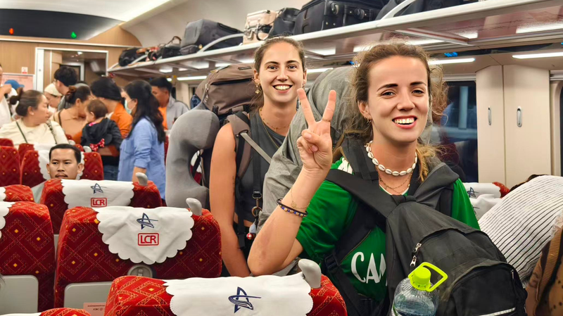 中国・ラオス鉄道、越境旅客60万人突破　地域連結と交流が加速 video poster