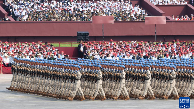 中国の平和維持要員が行進　抗日戦争勝利80周年の北京パレード