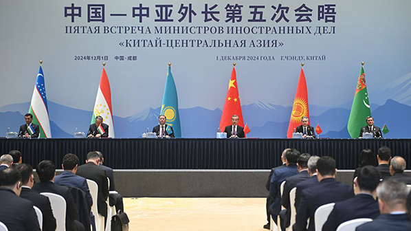 中国と中央アジア5カ国、協力深化で合意　外相会合のポイント解説