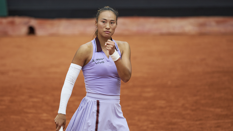 テニス鄭欽文、右肘手術で療養中　復帰と「より強いカムバック」誓う