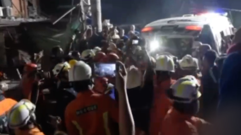 ミャンマー・マンダレー地震 グレートウォールホテルで生存者救出 video poster