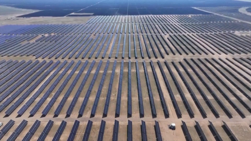 中国砂漠で大規模太陽光実証基地 風力・石炭火力との連携も