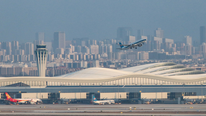 新疆が一帯一路の中核ハブに　豪州編集者が見た物流と多文化の今