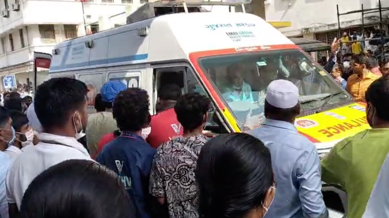 エア・インディア機がアーメダバード空港で事故　242人搭乗の国際線に何が video poster