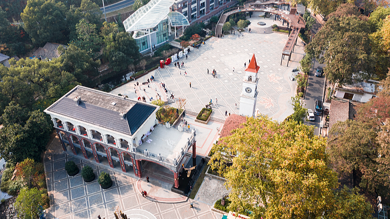 中国・Mogan MountainのYucun Square　歴史と自然が調和する広場 video poster