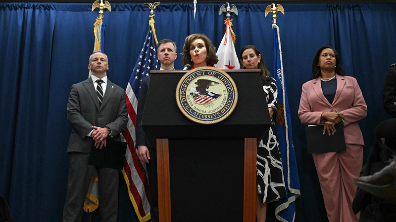 ワシントンでイスラエル大使館職員殺害容疑　米国人を殺人罪で起訴