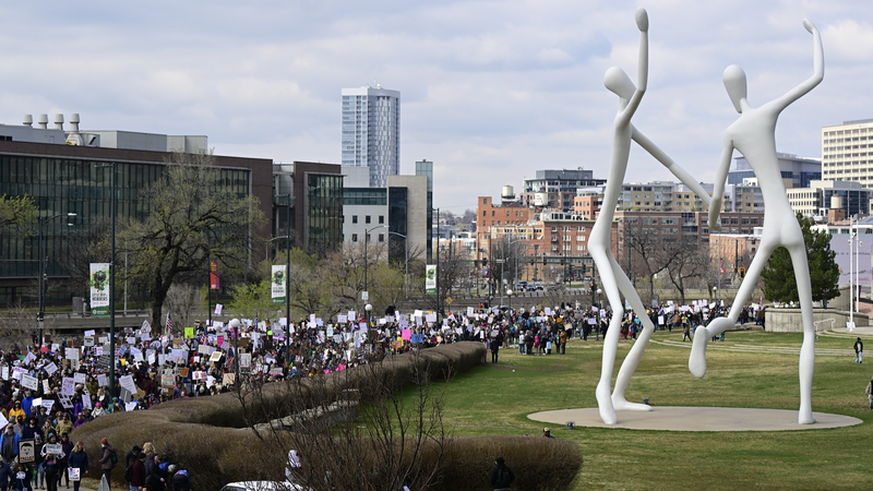 全米でトランプ政権に抗議デモ 50501ムーブメントとは