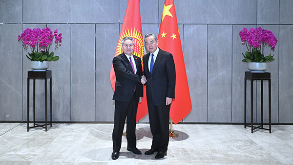 中国とキルギスが経済・インフラ協力を加速　成都で外相会談