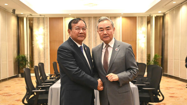 PX5JCKKS30OUXNYKHVIS - NewsTomo – 日本語で読む、世界のニュースハブ 中国とカンボジアが関係強化へ 王毅外相「信頼できる友人・パートナーに」