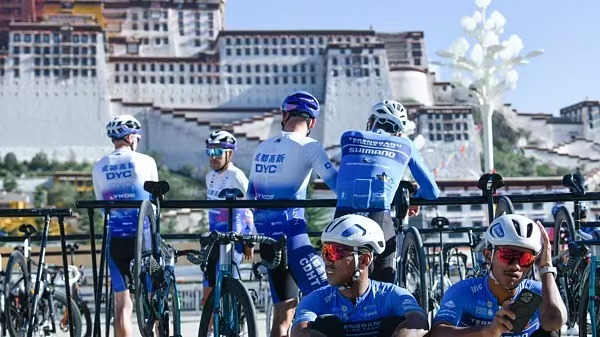 ラサで第6回トランスヒマラヤ国際自転車レース開幕　世界トップ選手が集結 video poster