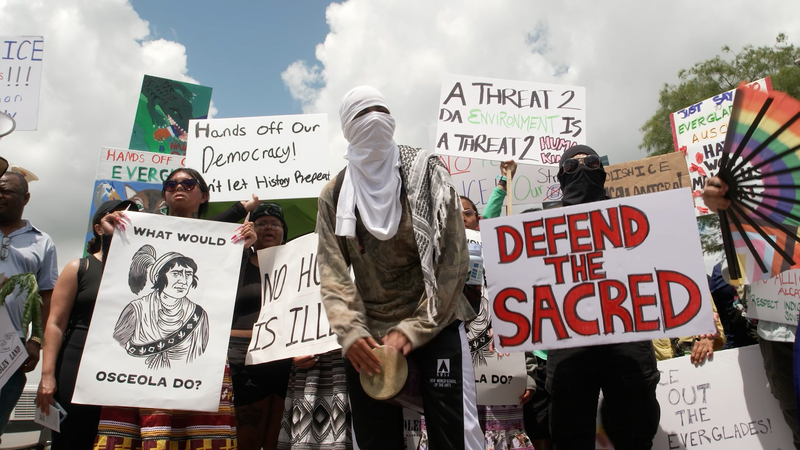 フロリダ移民収容施設アリゲーター・アルカトラズに抗議デモ video poster