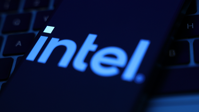 トランプ大統領がインテル株10％取得を発表　異例の政府出資の狙いは