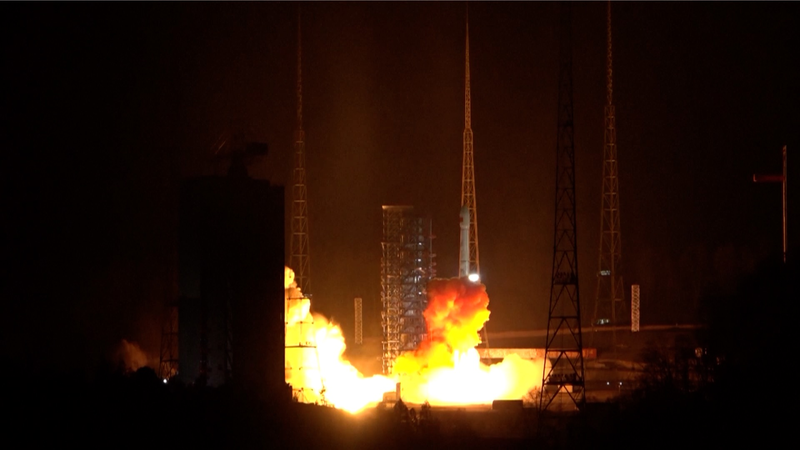 中国が新型通信技術試験衛星を打ち上げ　長征3Bで軌道投入 video poster