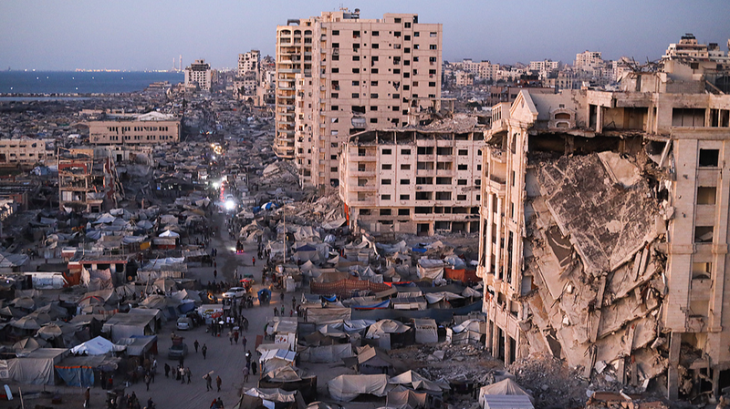 イスラエル軍がガザ市への攻撃を強化　住民避難がさらに困難に