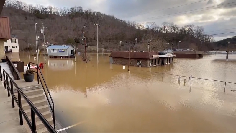 米国南東部で豪雨洪水、少なくとも14人死亡　ケンタッキー州が最も深刻 video poster