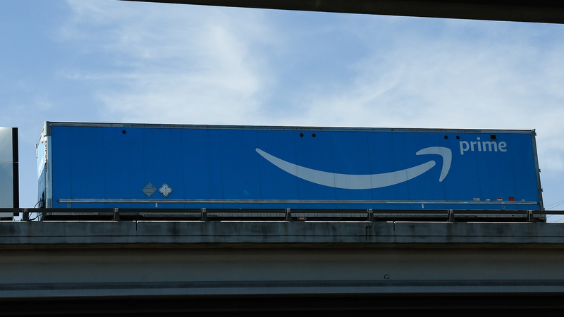 米FAA、アマゾン配達ドローンを調査 テキサスで通信ケーブル切断