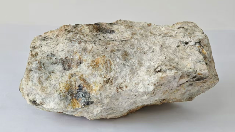 中国が新鉱物「高純度石英鉱」を発見　半導体・太陽光に追い風