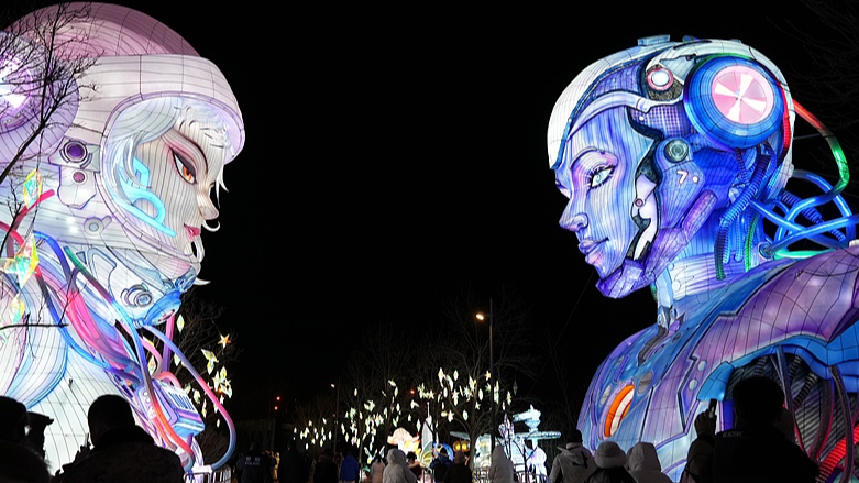 北京の夜空を彩る自貢ランタン　新年に向け1,000基以上が点灯