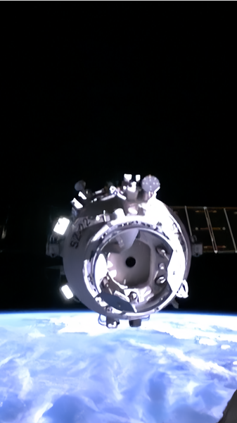 中国の宇宙船「神舟22号」が天宮に到着　無人補給と帰還船の役割 video poster
