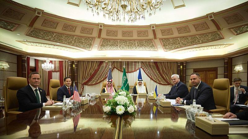 ウクライナ、米国提案の30日間停戦を受け入れ サウジで協議