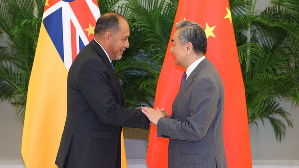 中国とニウエが気候変動協力を強化へ　王毅外相「ウィンウィンのガバナンス」を提唱