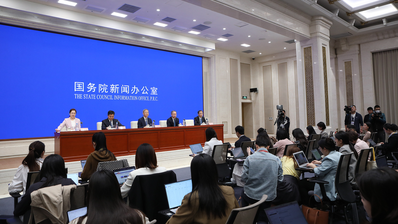 中国経済ニュース：雇用と成長を支える新政策パッケージを発表