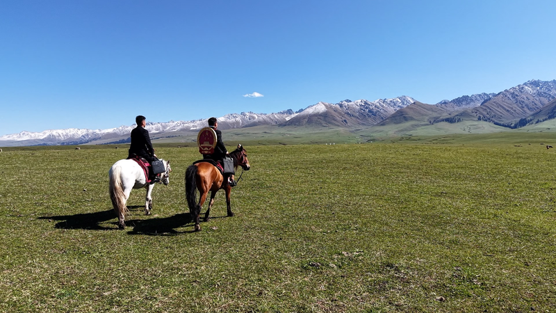 新疆ウイグル自治区ナラト草原の農村近代化　移動法廷が語る現場のリアル video poster