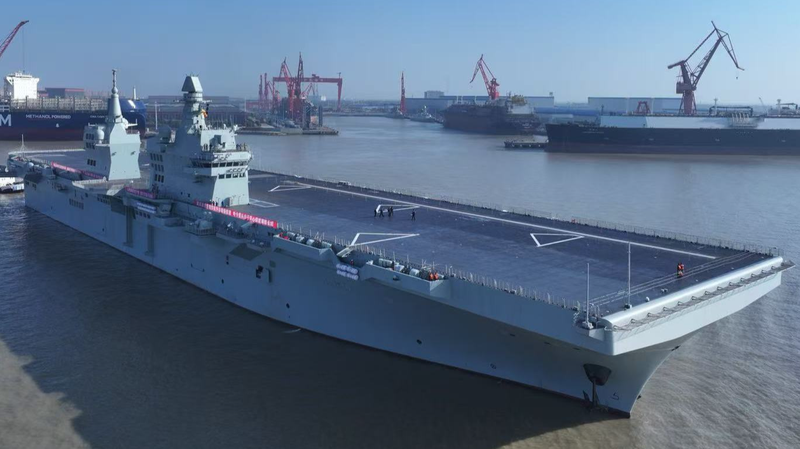 中国初の076型強襲揚陸艦「四川」、無人機と知能化戦争の新拠点