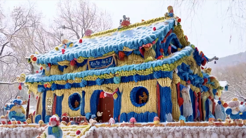 中国・山西省の古建築がセーター姿に？AIが描く冬のファンタジー video poster