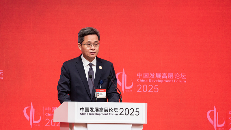 中国の藍財政相、2025年はより積極的な財政政策へ　超長期国債1.3兆元を発行