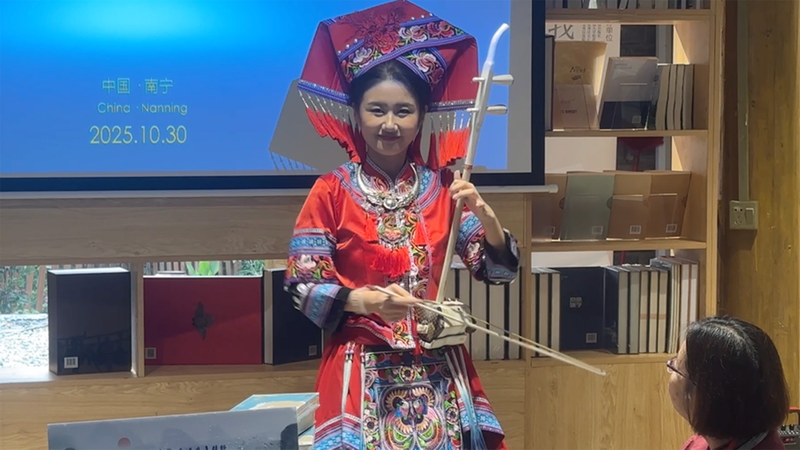 中国の生きた文化遺産を世界へ　China-ASEANシアターウィークで翻訳者が挑む