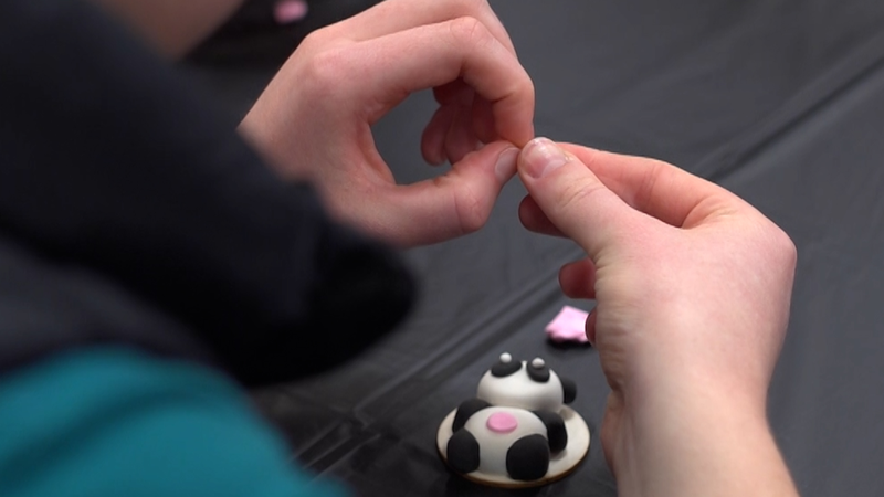 ワシントンの高校生、中国文化の一夜体験　粘土パンダと書道で交流深まる video poster