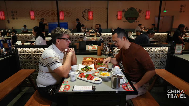 海南自由貿易港を動かす「老爸茶」　喫茶文化がビジネスをつなぐ