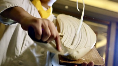 小麦収穫シーズンの中国本土　山西省・刀削麺のおいしさの秘密 video poster