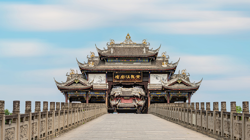 四川の水辺の古鎮・黄龍渓　石畳と小川がつくる週末リトリート video poster