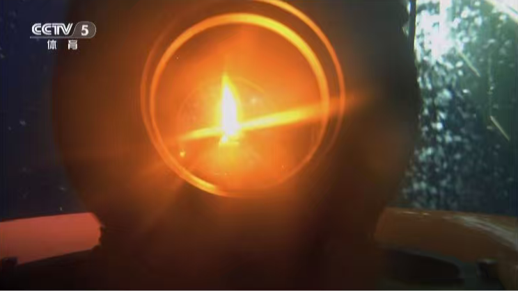 中国全国運動会の聖火採火式、広州で開催　南シナ海の「燃える氷」から点火