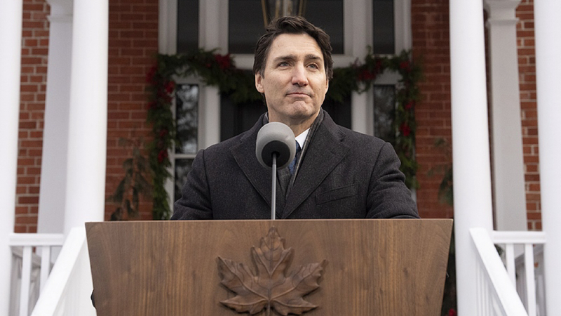 トルドー首相が辞任表明　住宅危機と移民政策が支持失速のカギ video poster