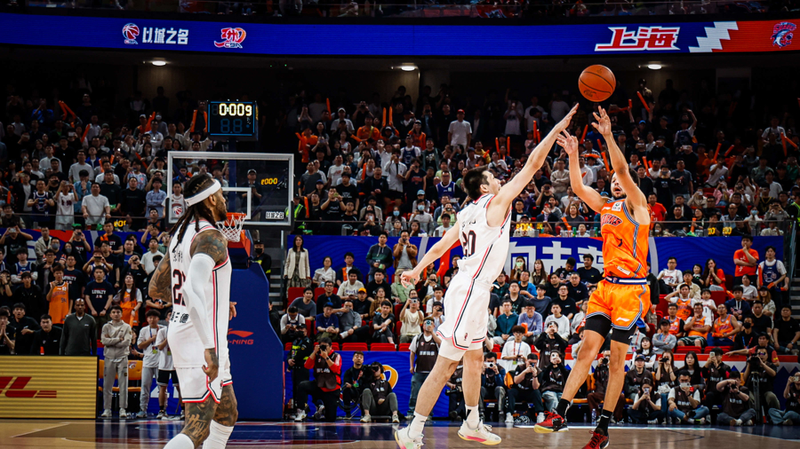 CBAプレーオフ第2戦 タイラー・ハーヴィーのブザービーターで上海が逆転勝利