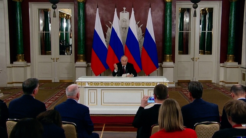 プーチン大統領、ウクライナとイスタンブールでの直接和平協議を提案 video poster