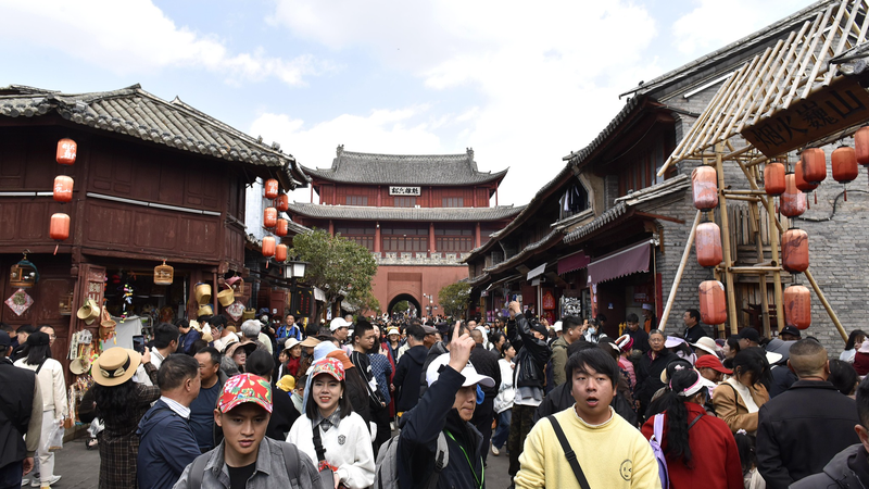 中国経済の新ステージ サービス消費と人への投資が内需のカギ