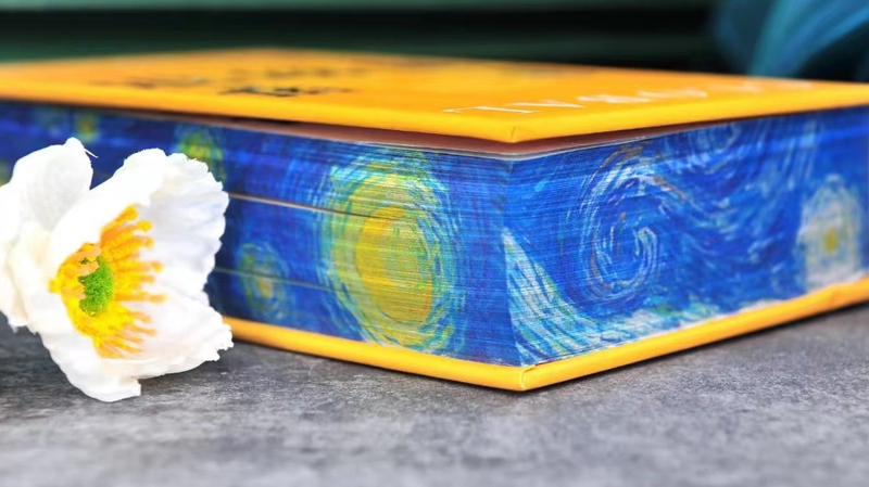 世界の名画を一冊に　装飾印刷が光る北京発「コレクタブル美術館ガイド」