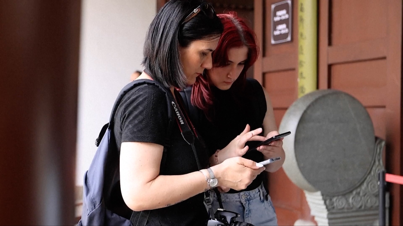 中国のモバイル決済が国際旅行者に本格対応　AlipayとWeChat Payが海外カード連携 video poster