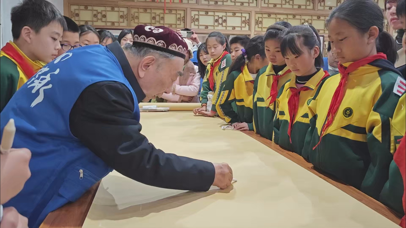 中国の伝統建築を子どもたちへ　天壇匠の彩色教室が伝えたもの video poster