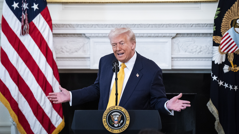 トランプ大統領が500万ドル「ゴールドカード」構想　米市民権への新ルートに