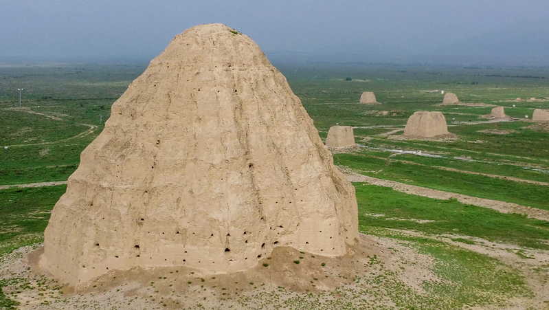 中国に新たな世界遺産 Xixia Imperial Tombsとは video poster