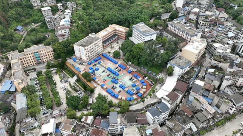 中国・貴州省で洪水　4万人超が仮設避難所へ video poster