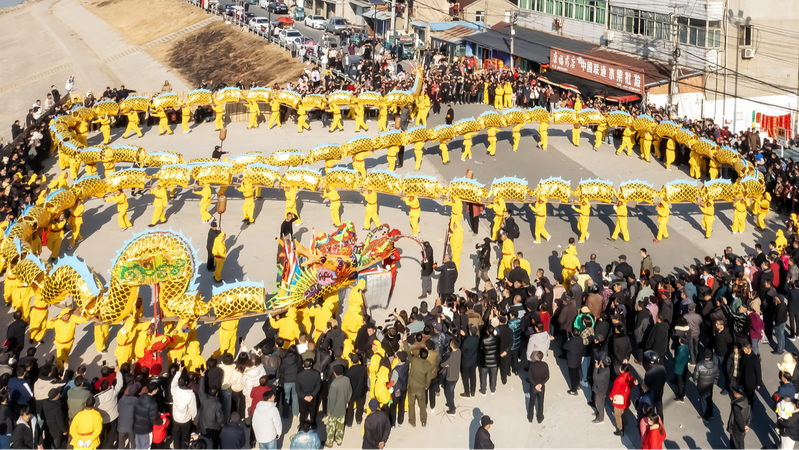 13年ぶり「伝説の龍灯」復活　中国・南京の巨大ドラゴン舞う